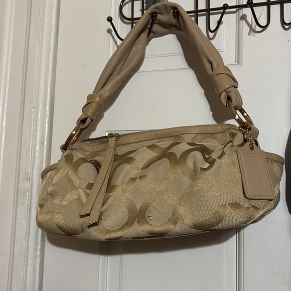 Coach 2008 Beige and Gold Shoulder Bag EUC rose gold hardware - Picture 10 of 14